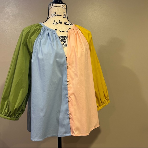 CROSBY by Mollie Burch 3/4 Balloon Sleeve Split V-Neck Button Front Rives Top - Picture 7 of 15